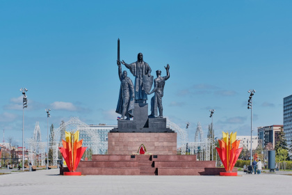 Памятник «Героям фронта и тыла»