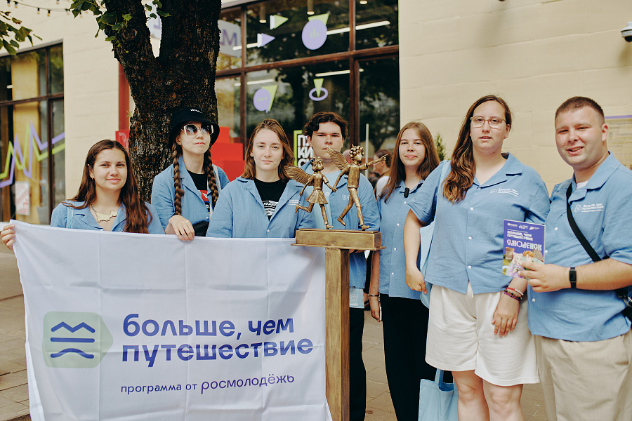 Иммерсивная экскурсия и открытие арт-объекта: в Смоленске презентовали путеводитель по молодёжной столице